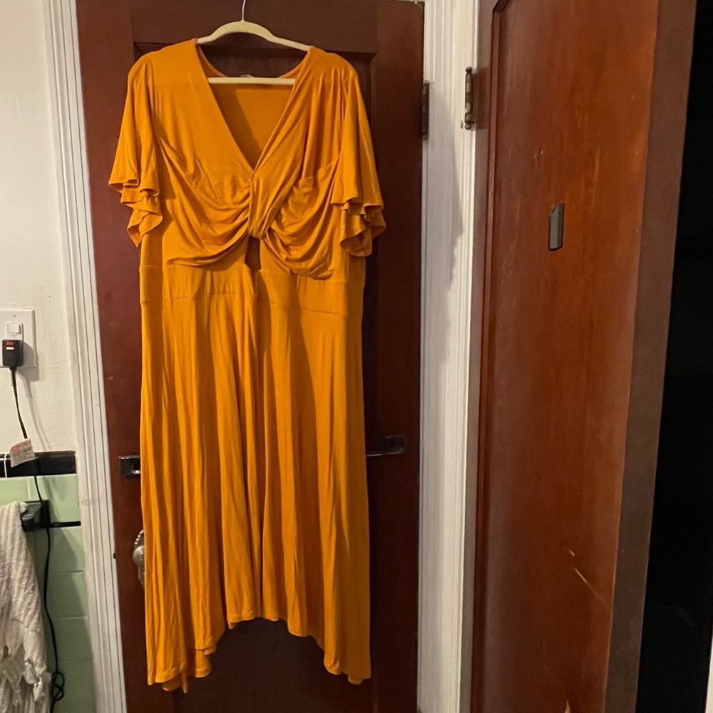 Eloquii NWT, size 26, mustard yellow dress with keyhole detail